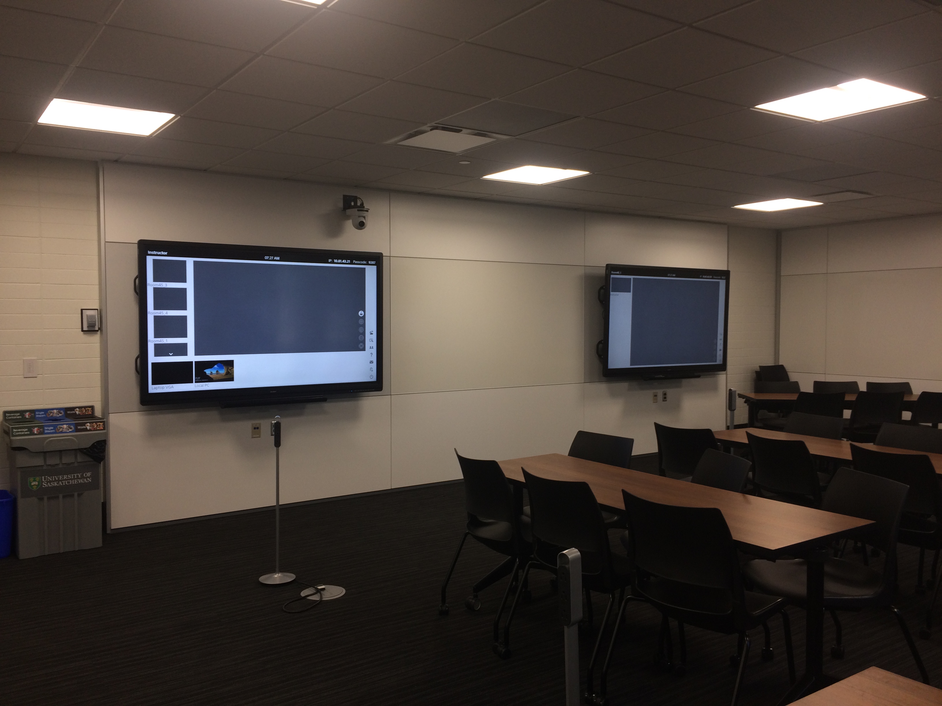 classroom-seating-monitors-front