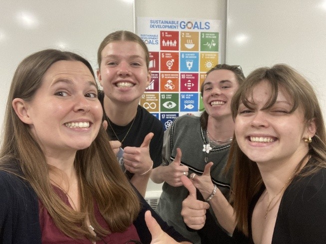 Photo of Dr. Peters and Engineering students