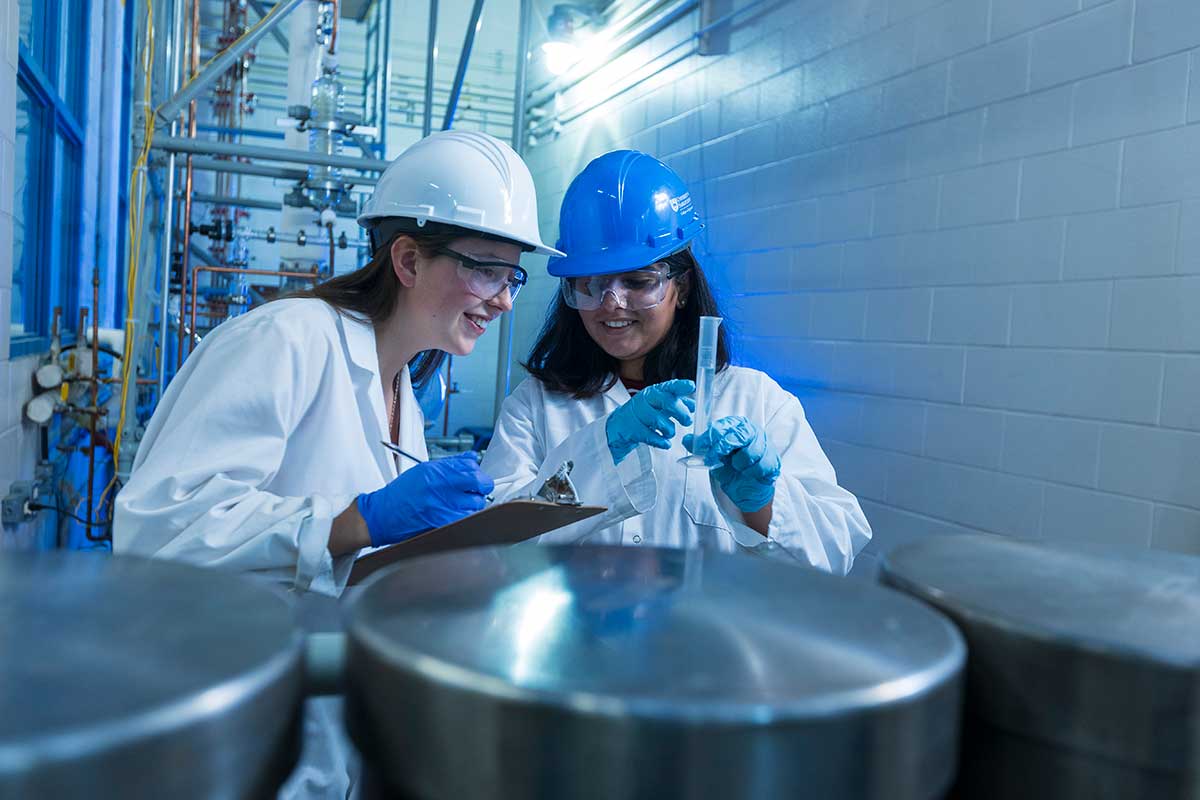 an image of Engineering students in a lab.